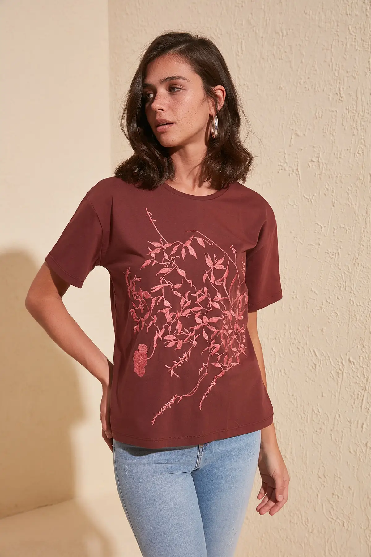 

Trendyol Embroidered Semi-Fitted Knitted T-Shirt TWOSS20TS0420
