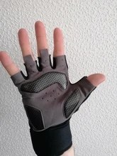 Boodun-guantes de levantamiento de pesas para hombre, guantes de medio dedo para gimnasio, Fitness, con envoltura de muñeca, soporte para Crossfit, entrenamiento deportivo, guantes de entrenamiento