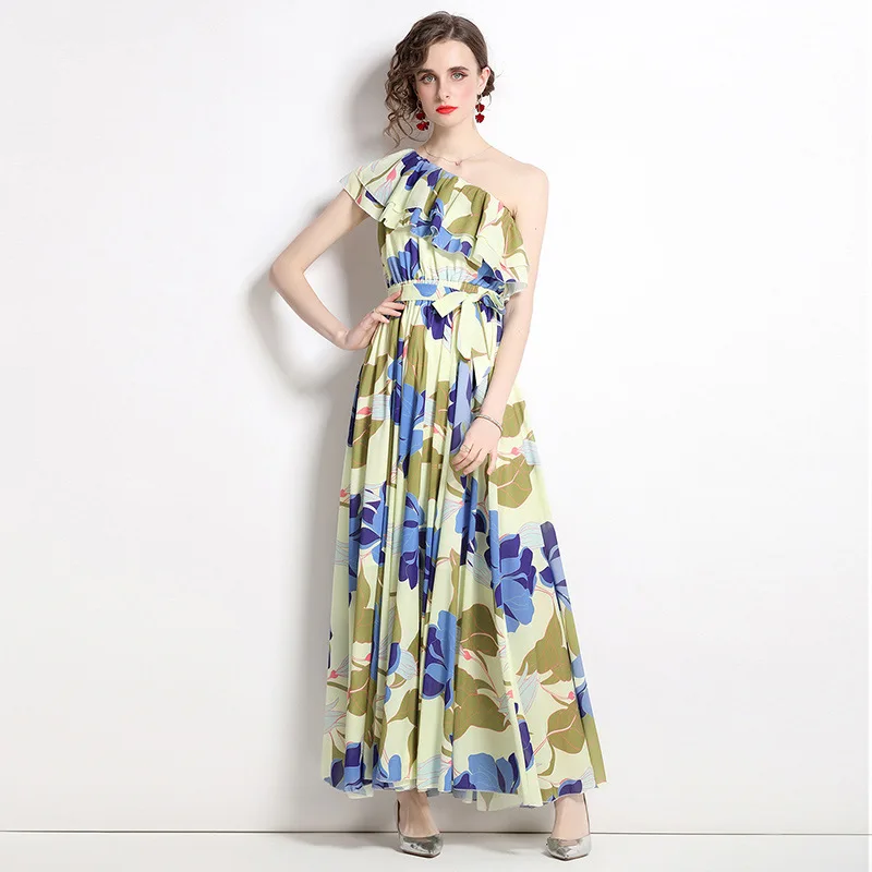 

Шифоновое пляжное платье с косым плечом и принтом