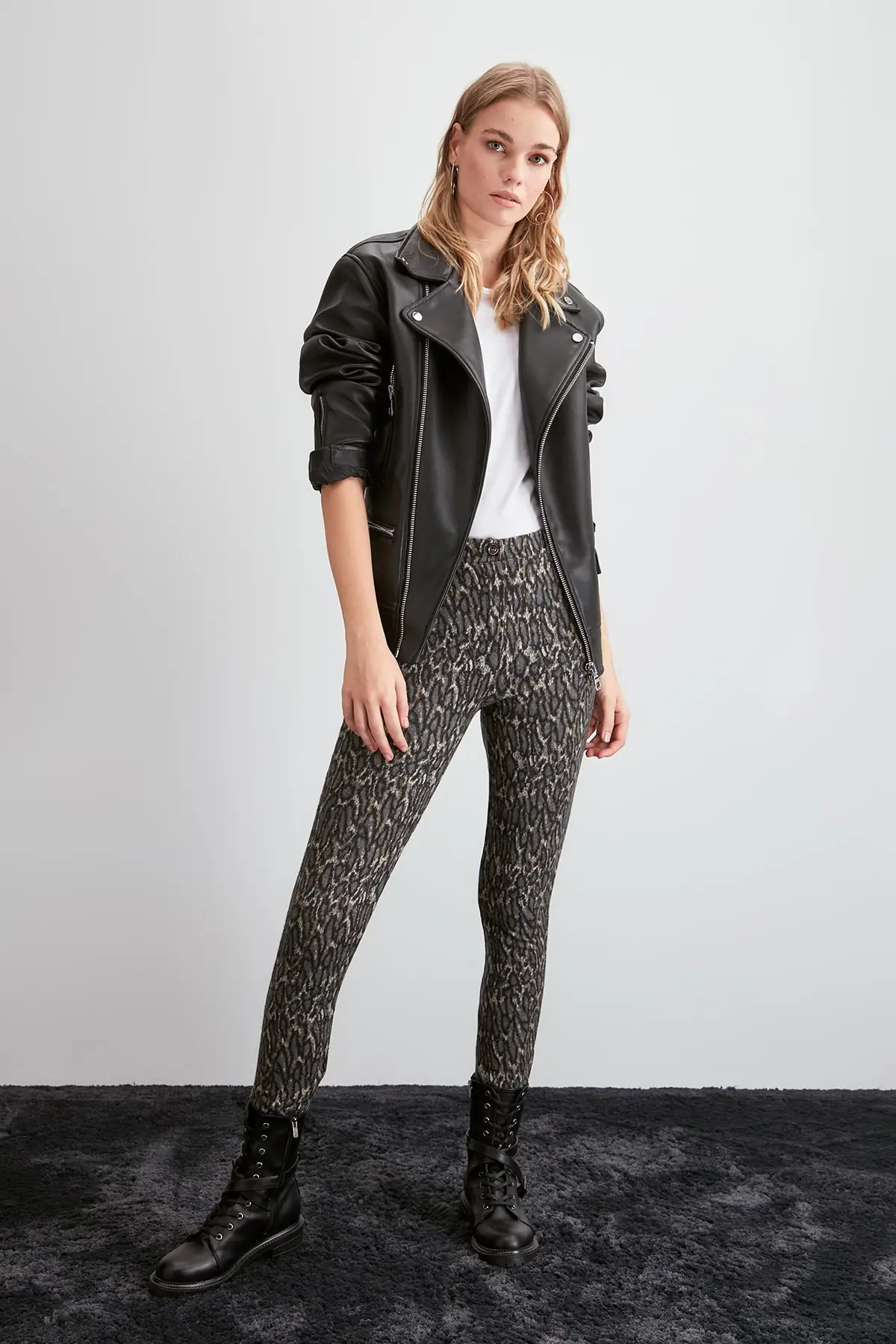 Trendyol трикотажные брюки с леопардовым принтом TWOAW20PL0572