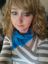 Pelucas sintéticas rizadas para mujeres afroamericanas, pelo de Cosplay de fibra resistente al calor, longitud media, flequillo lateral libre, color rubio Emir