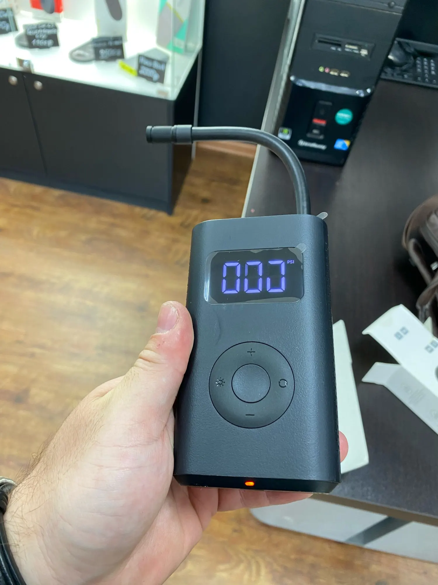 Отзыв о товаре Умный воздушный насос Xiaomi Mi Portable Electric Air Compressor(MJCQB02QJ),Портативный электрический воздушный компрессор от пользователя D***n