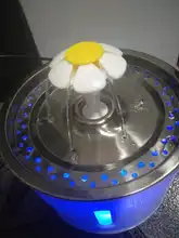 Dispensador de agua automático para gatos y perros, bebedero ultra silencioso, estilo fuente, con luz LED, USB, tazón ideal para mascotas pequeñas, capacidad de 2,4 L