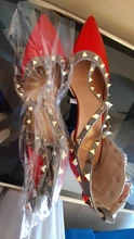 Sandalias de charol puntiagudas para mujer, zapatos con hebilla de remache grueso con tacón, salvaje delgada, verano 2021