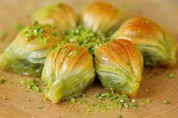 

Mussel Shape Baklava (Gulluoglu's most famous) with walnut 10 pcs 1.1 lbs-500gr.