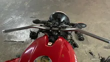 Manillar universal tipo CNC para motocicleta, manillares de aleación de aluminio para moto, en variedad de colores incluyendo negro, azul, rojo, amarillo y plata, de estilo negro en material antioxidante de 22mm
