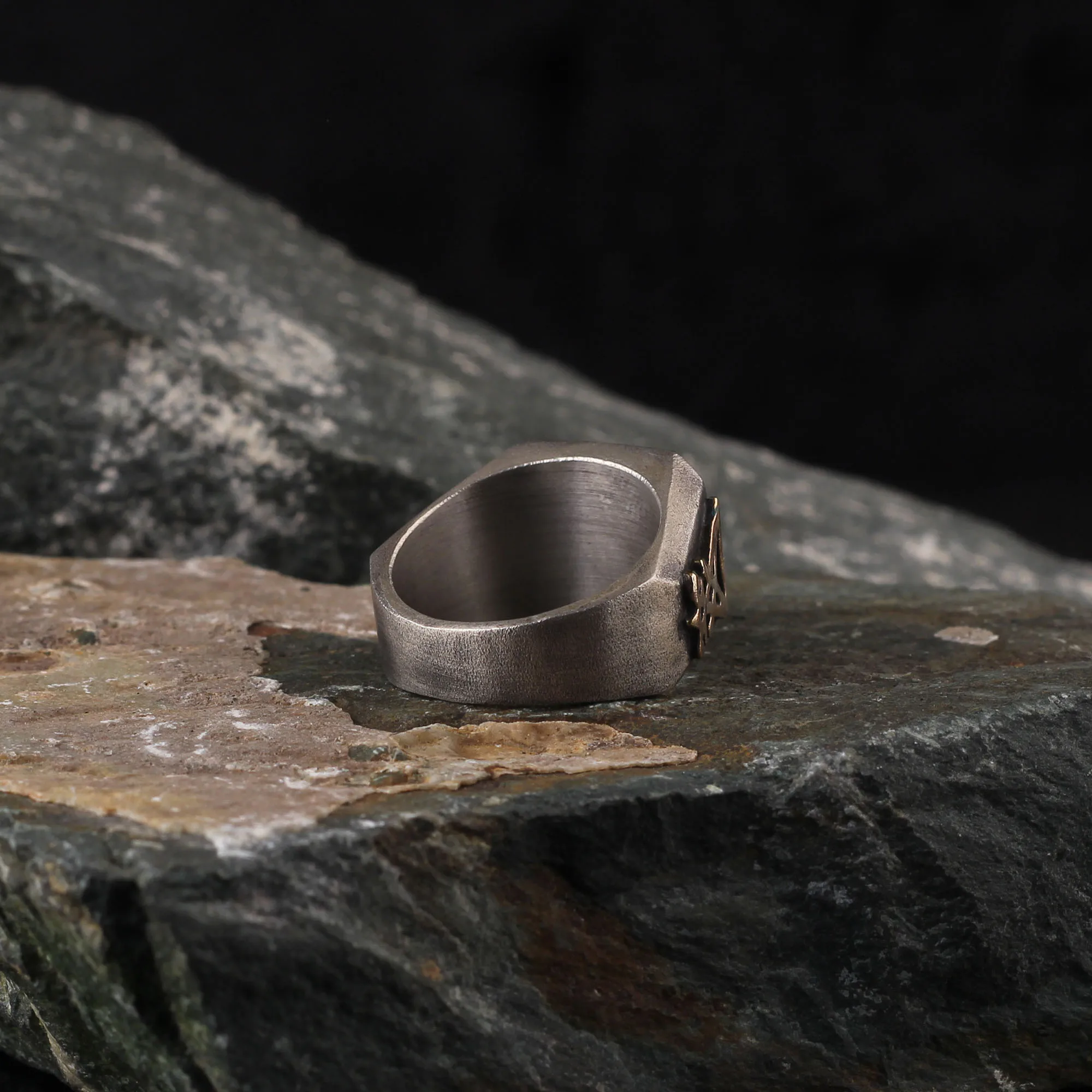 

Silver Stone gold plated handmade men's ring 925 sterling silver 2022 new model modern high quality fashion ring with motifs