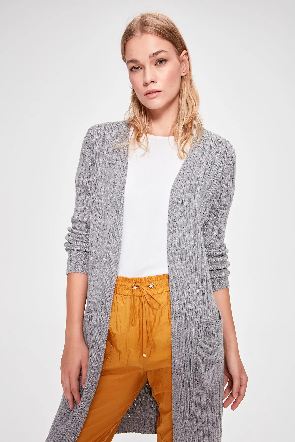 

Trendyol Gray Pockets Ribbed Knitwear Cardigan TWOAW20HI0038