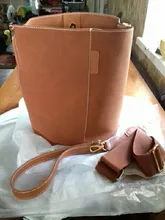 Bolso de mano de banda ancha de diseño de marca para mujer, bolso de hombro de PU de cubo de lujo, de un solo hombro, de gran capacidad, de color sólido