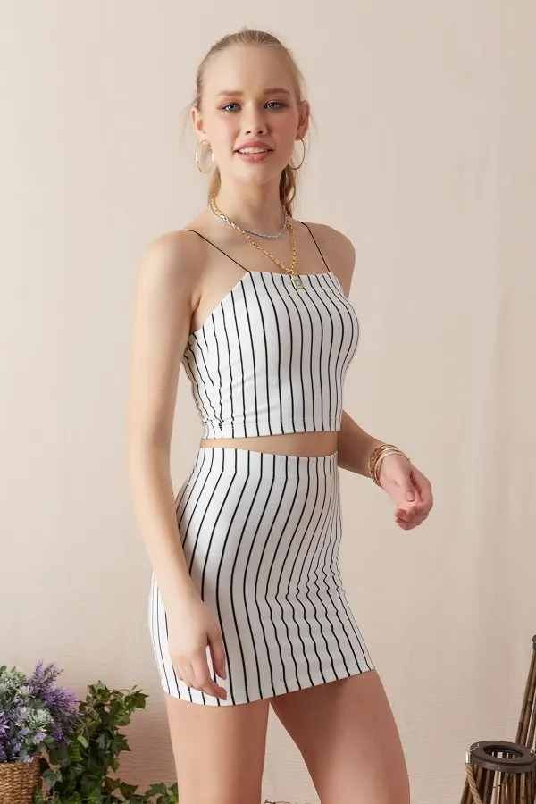 Полосатая короткая юбка-черно-белая