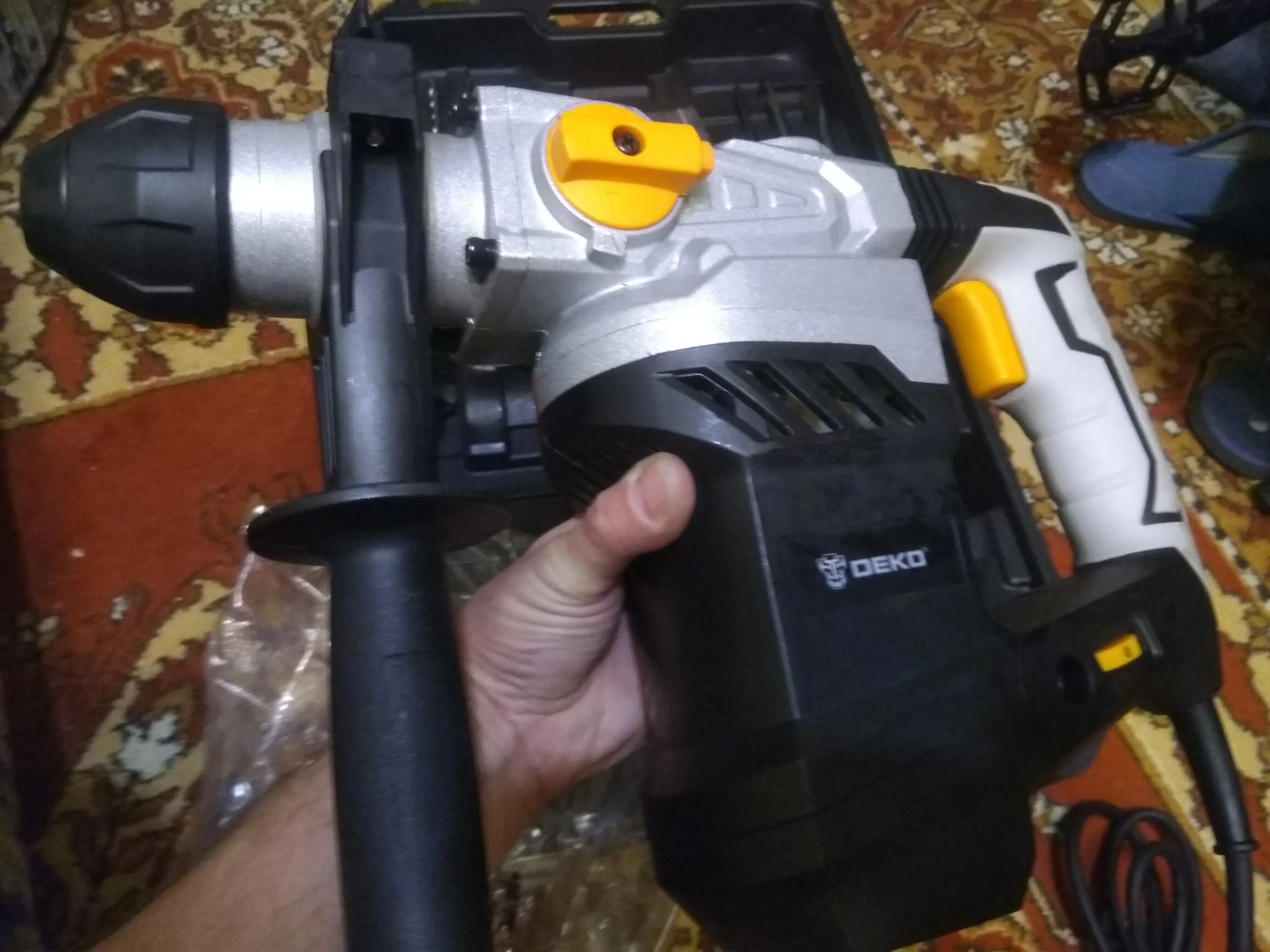 Греется дрель. Ударная дрель deko dkid600w. метровый бур для перфоратора.