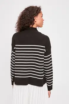 

Trendyol Black Striped Button Knitwear Sweater TWOAW20KZ0672