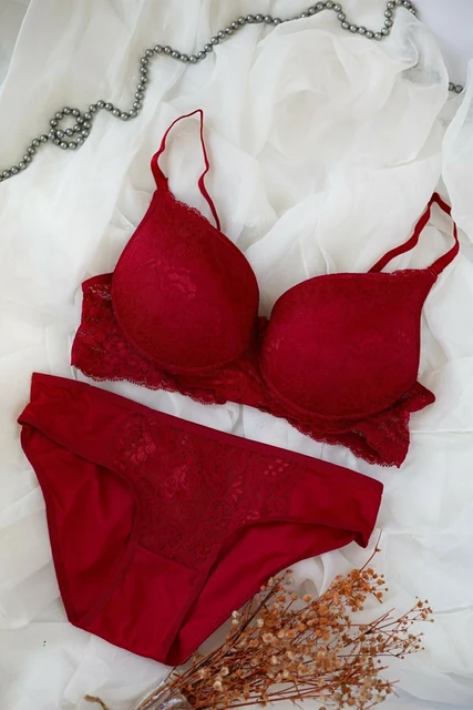 red lace bra and panty set