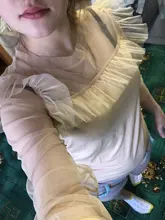 Blusa de manga larga ahuecada con volante elegante para otoño, camisa Sexy de malla transparente con cuentas y cuello redondo para mujer