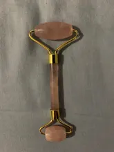 Rodillo de Jade con piedra de cristal rosa, rodillo de masaje de estiramiento Facial, masajeador adelgazante Facial, piedra de cuarzo Natural, herramienta de masaje para cuello, 1 unidad