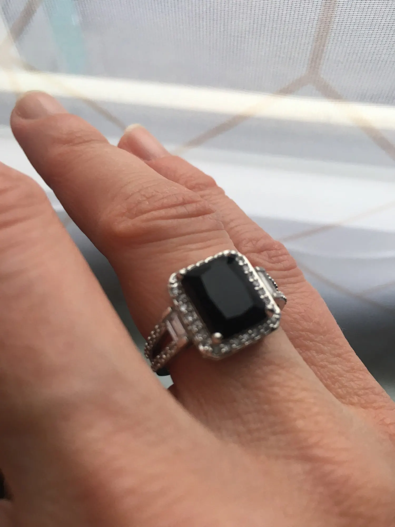 Charm Kvinna Svart Fyrkantig Zirkon Sten Ring 925 Silver Färg Löfte Vigselringar för kvinnor Stora Kristall Ring Smycken Anillos