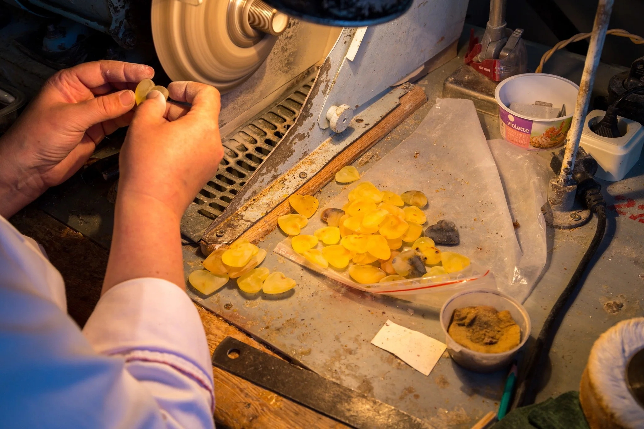 Рисунок 5 - Четки из натурального янтаря 2022