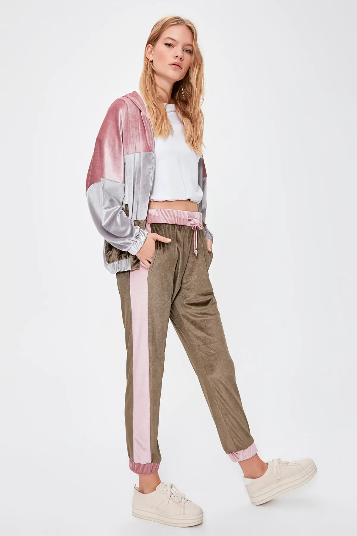 Trendyol бархатные трикотажные спортивные брюки TWOAW20EA0102