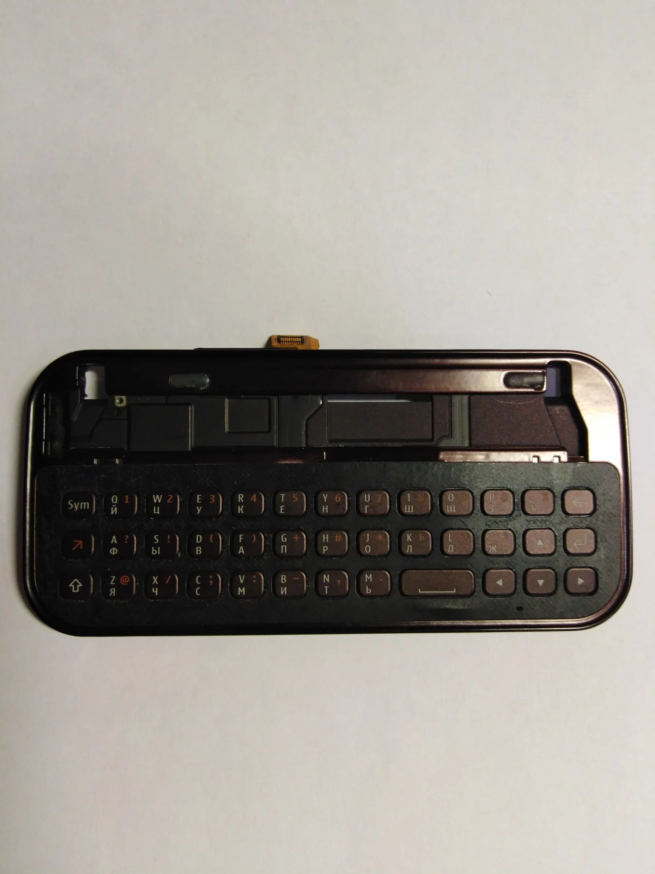 Средняя часть корпуса в сборе с клавиатурой для Nokia Navi Garnet Mini N97-4 медная разбора |