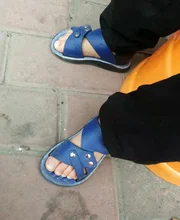Sandalias de verano para niños y niñas, zapatillas de cuero antideslizantes suaves para exterior, zapatos planos para la playa, B0031