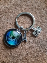 Llavero con 26 letras y nombre, colgante con lente de cámara SLR, joyería de personalidad para fotografía