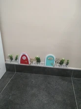 Mini puerta de hadas de madera, puerta de hadas hecha a mano, con bonito agujero con ratón rosa, puerta de madera en miniatura con banderines y poste de señal personalizado