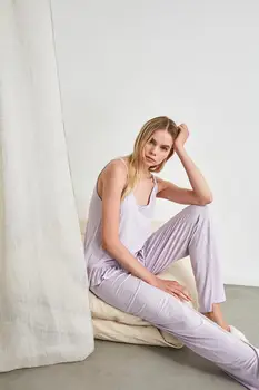 

Trendyol Ruffle Detail Knitted Pajamas Set THMSS20PT0339