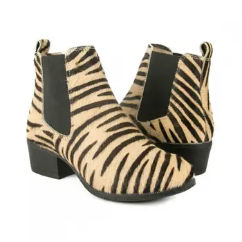 

Ankle Boot leather animal print with elastic closure