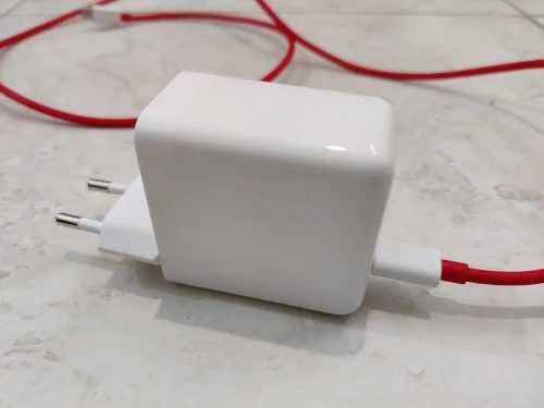 Отзыв о товаре Оригинальный адаптер питания Oneplus Warp Charge 65 Вт, быстрое зарядное устройство стандарта ЕС и США 65 Вт, кабель Type C-Type C One Plus 9 pro 9R 8T 8 nord n100 от пользователя E***r