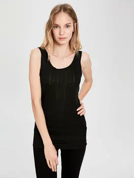 

Patterned Collar Undershirt