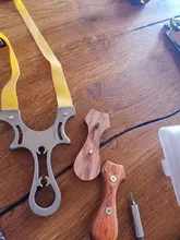 Tirachinas de acero inoxidable para caza potente, honda de cuero plano y madera maciza de alta precisión para exteriores y competición