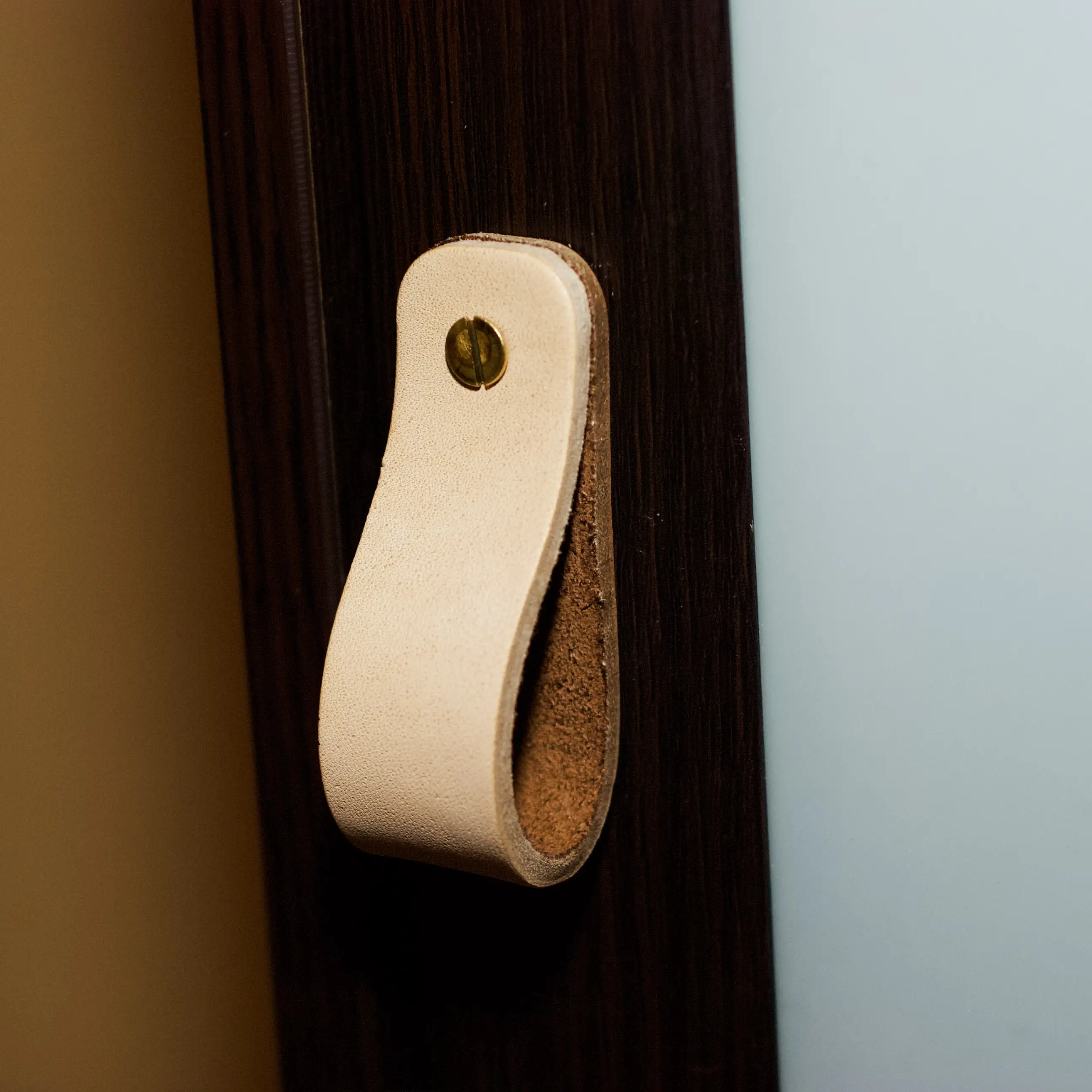 Рисунок 6 - Мебельная ручка из натуральной кожи