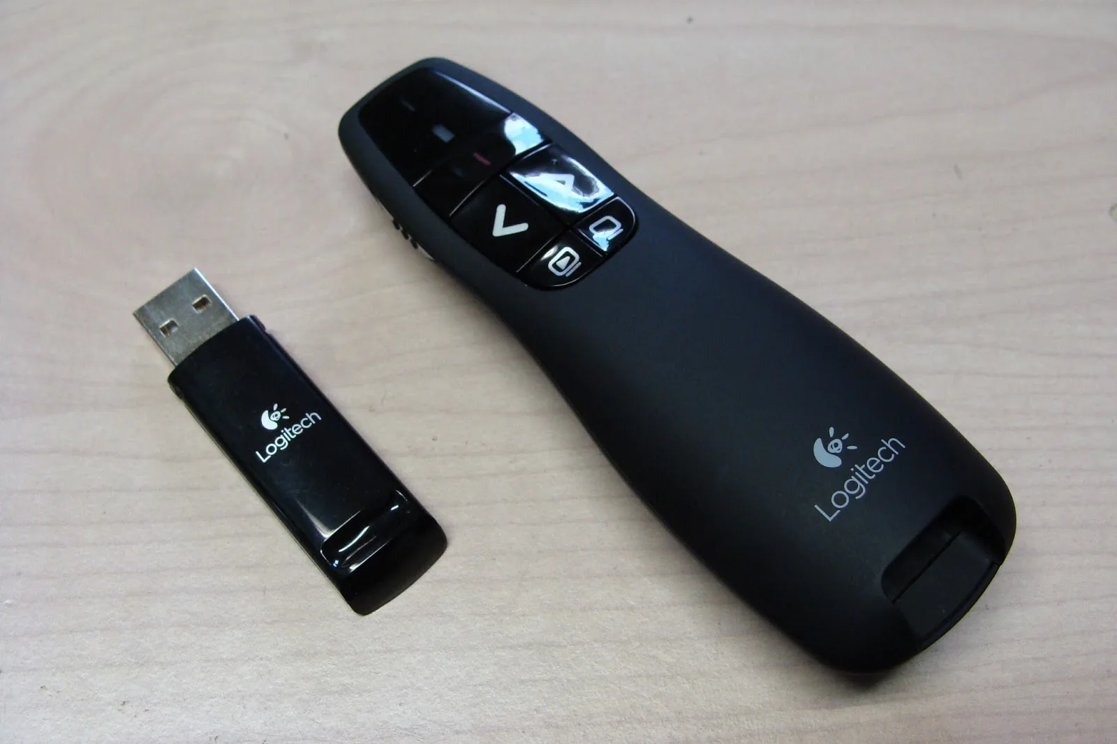 Logitech r67. Презентер logitech r400. Пульт беспроводной logitech wireless presenter r400 (rtl) usb (910-001357). Logitech wireless presenter r400. Презентер logitech wireless (радиус действия 15м).