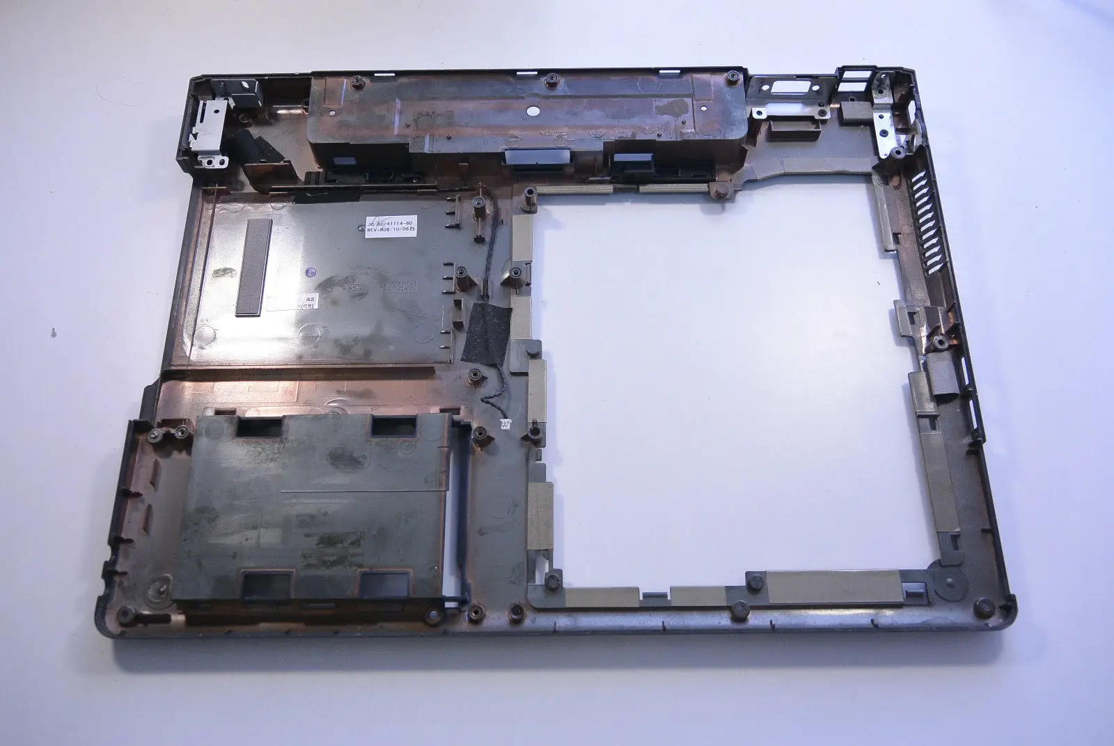 Fujitsu Amilo L7320GW нижняя часть корпуса 24-46389-XX 80-4114-60R1C | Компьютеры и офис