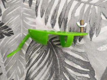 Alimentador de loro con estante de pie soporte para vegetales, contenedor de plástico colgante para comida, accesorios para mascotas, suministros para pájaros