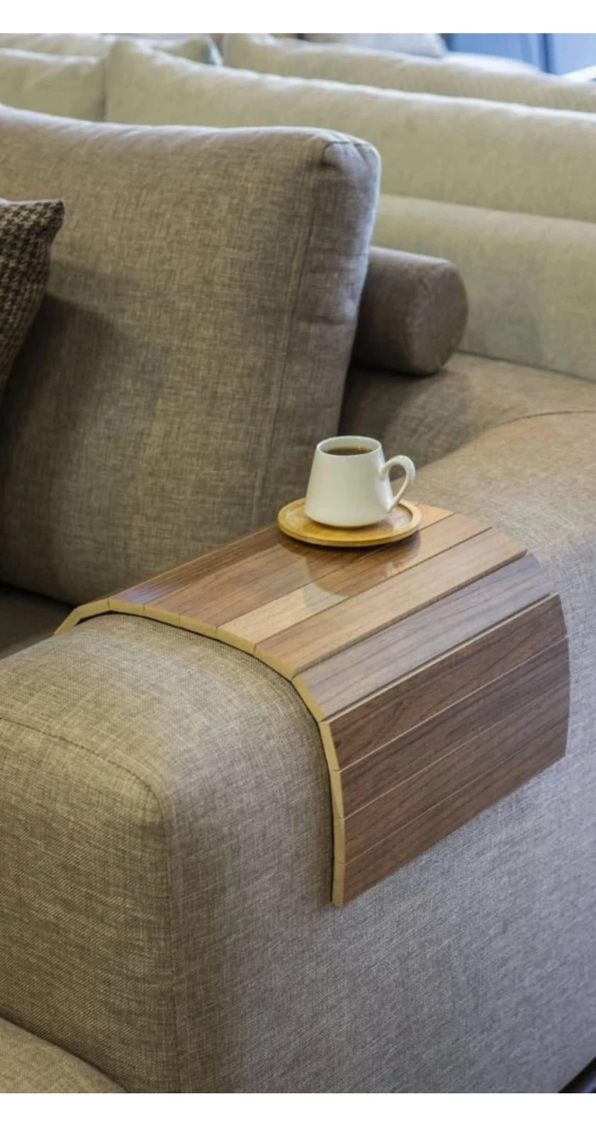 Bandeja de sofá de madera decorativa natural Color nogal Reposabrazos  plegable Sofá Mesa lateral Reposabrazos Bandeja de sofá Asiento Mantel  individual Organizador funcional elegante Soporte de café Práctico|Mesas de  sofá| - AliExpress