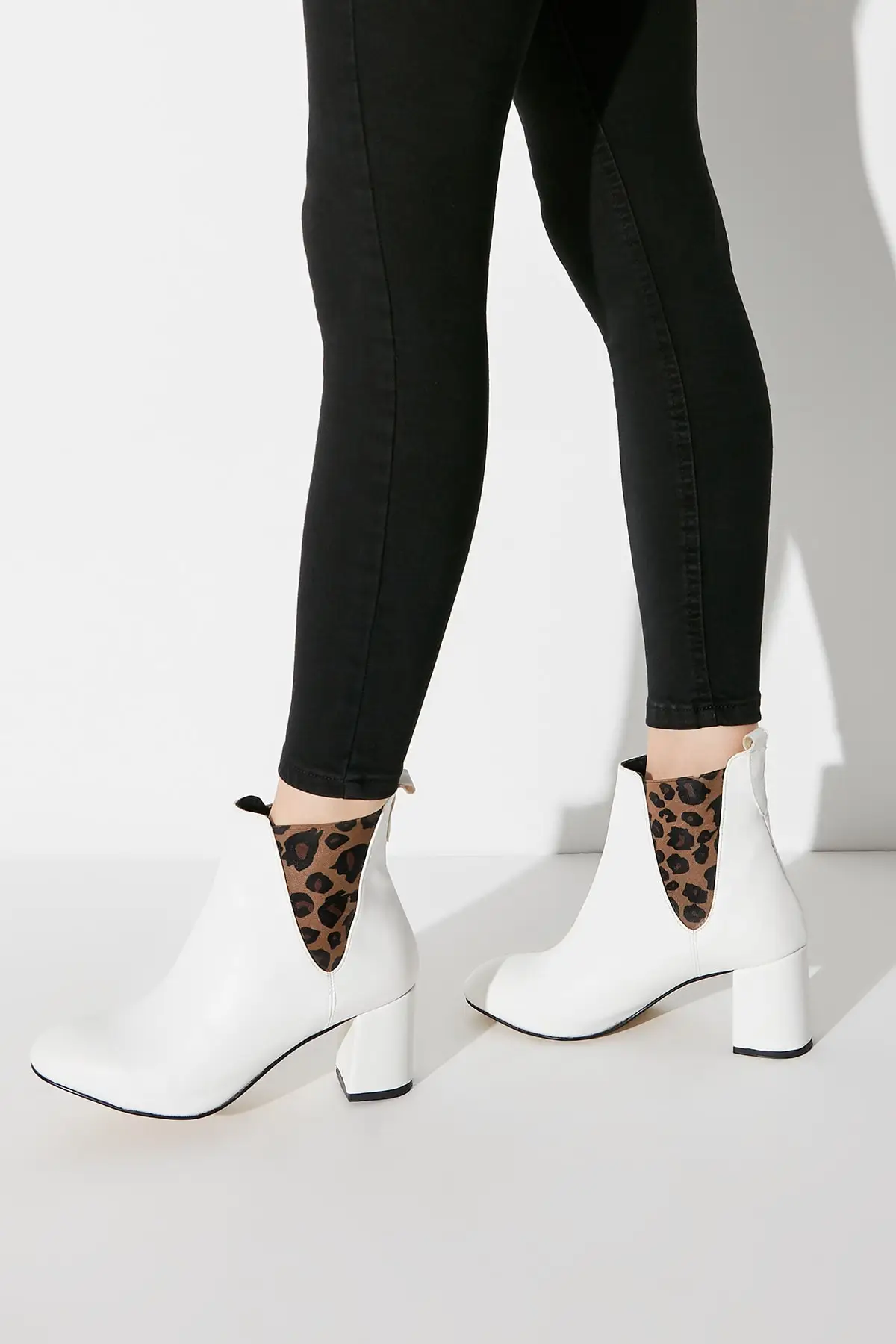 

Trendyol White Leopard Rubber Detailed Woman Boots TAKAW20BO0076
