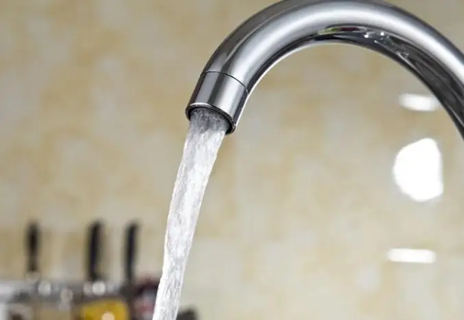 Бортике горячей и холодной воды смеситель для кухни