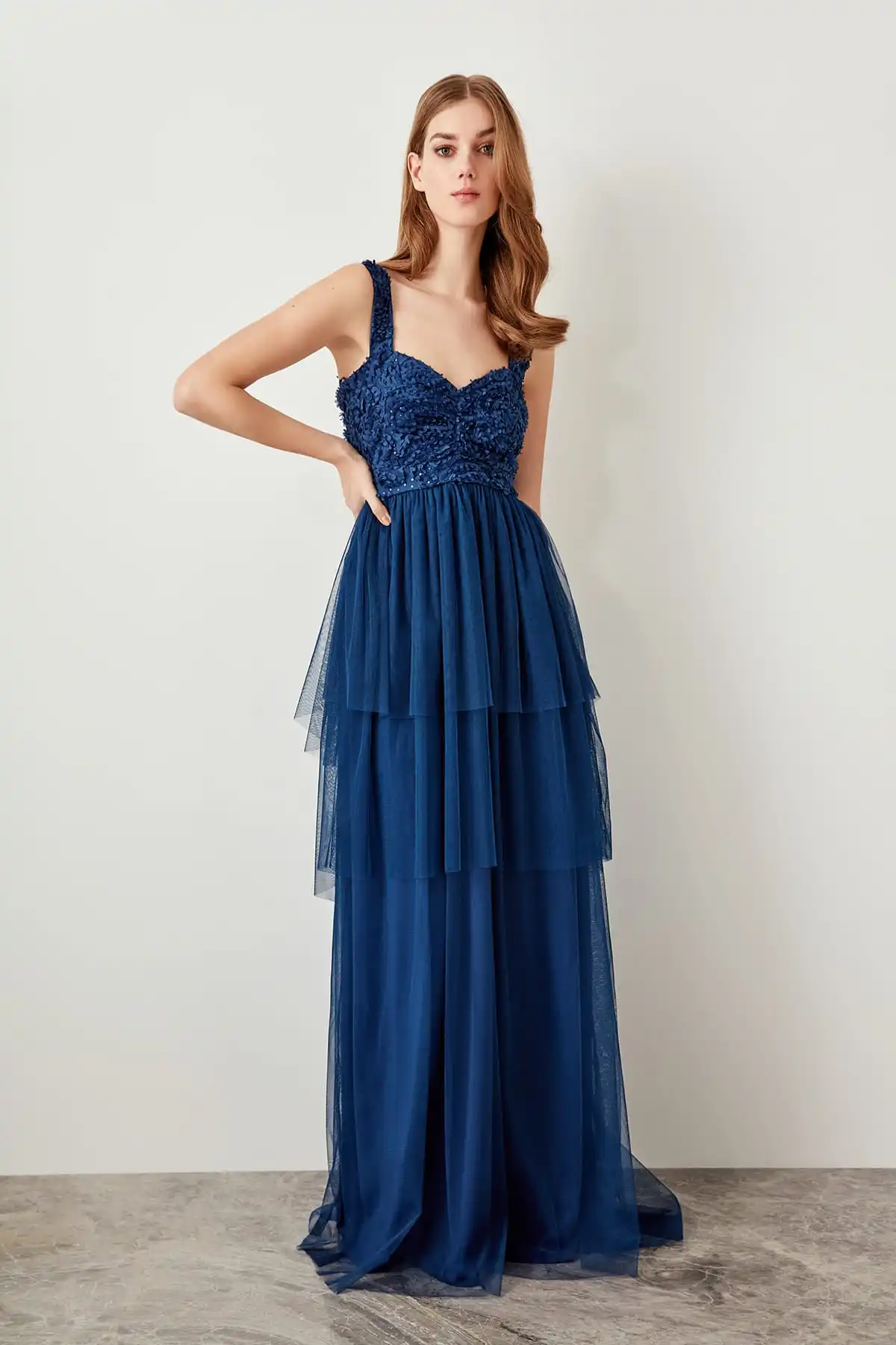 

Trendyol Indigo Floral appliqués Evening Dress TPRSS19FZ0100