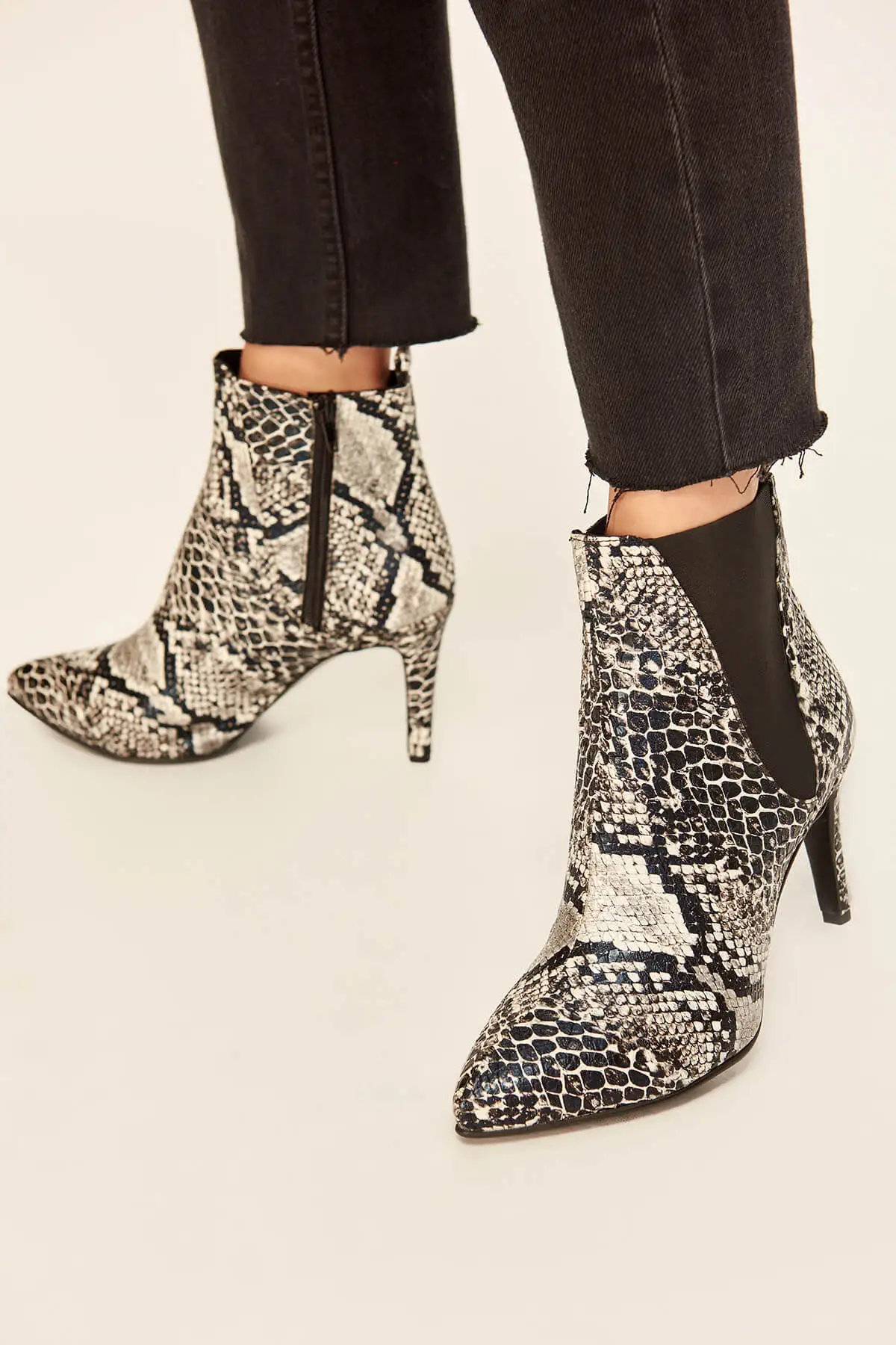 Trendyol Black Snake Pattern Women's Boots TAKAW19MC0039 | Обувь