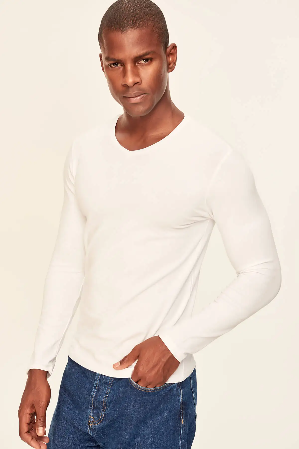 Trendyol белая футболка пресс-тянущийся материал Slim Fit с v-образным вырезом и длинным