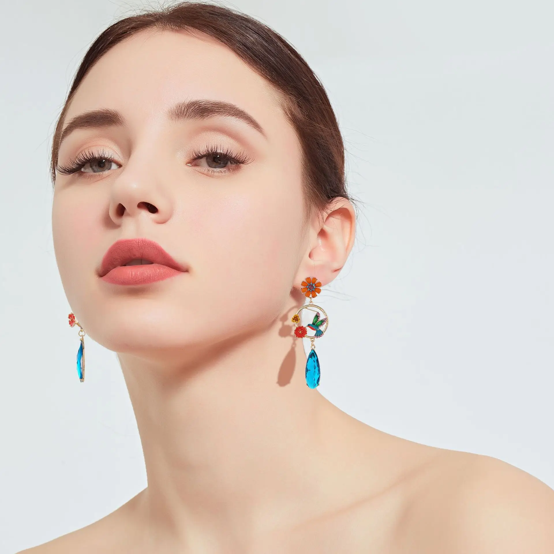 

New trendy Personality atmosphere Fashion Simple Beautiful Earrings Lady Luxury Water Drop Metal Crystal for the women Earrings