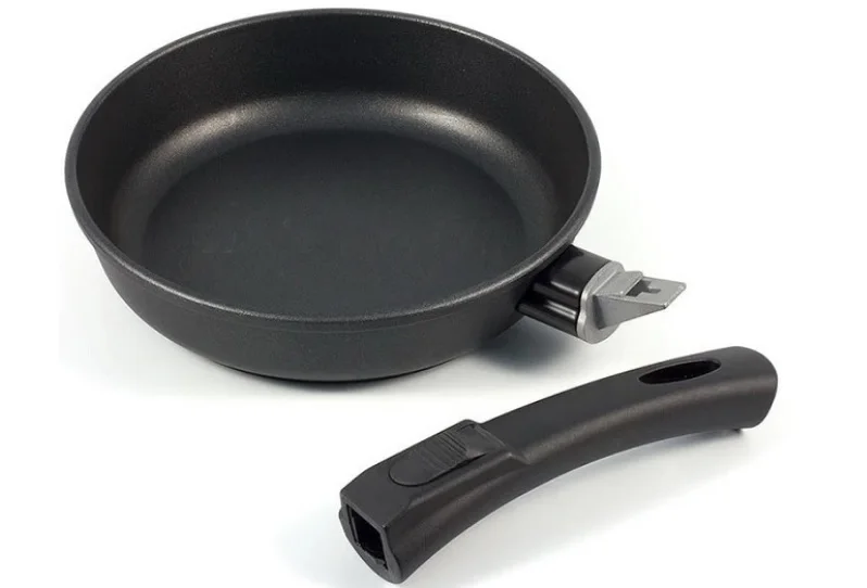 Kukmara с222а. сковорода kukmara 24 см модерн. сковорода 24 со съемной ручкой. сковорода 360/55мм с361 с ручками (без покрытия) кзмп. с246а сковорода 240/60мм со съемной ручкой ап.