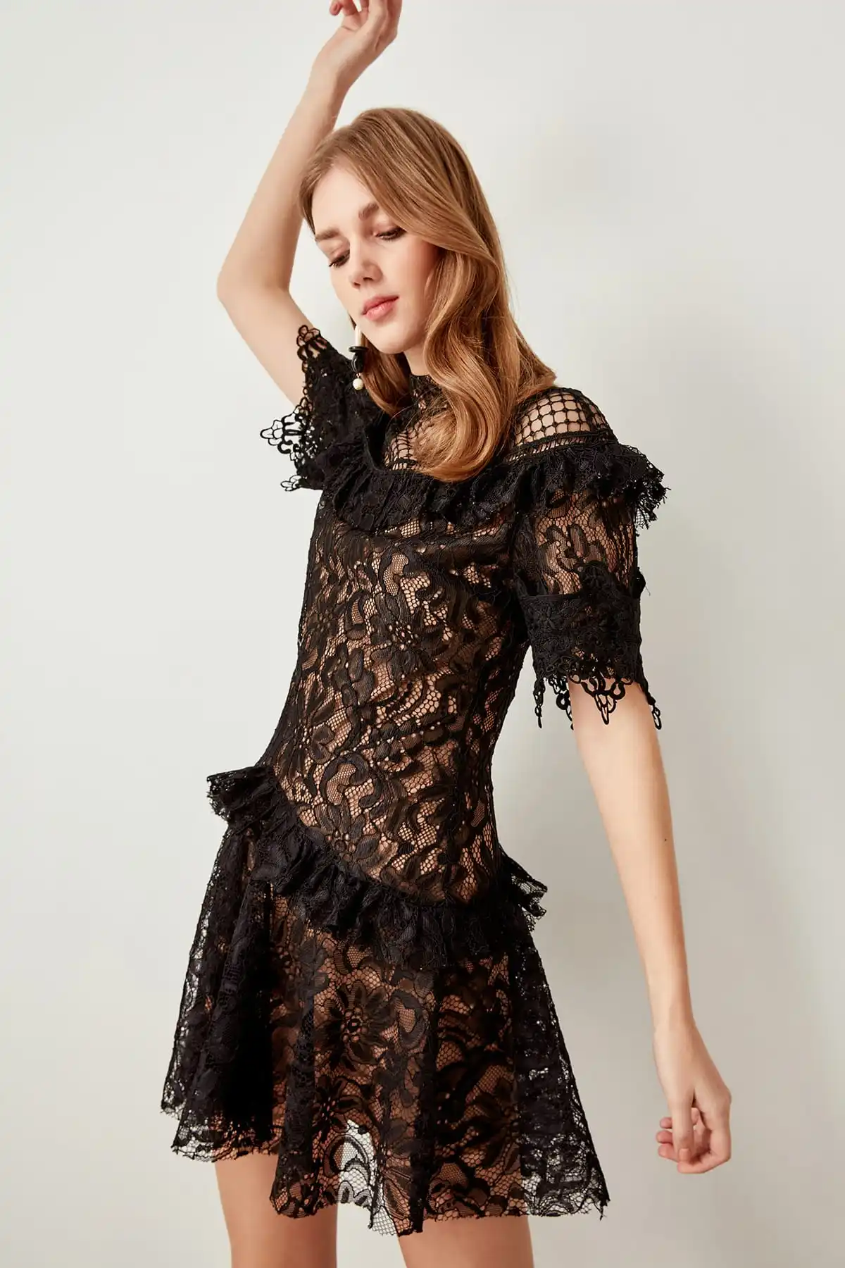 

Trendyol Detailed black-dotted Tulle Evening Dress TPRSS19UZ0038