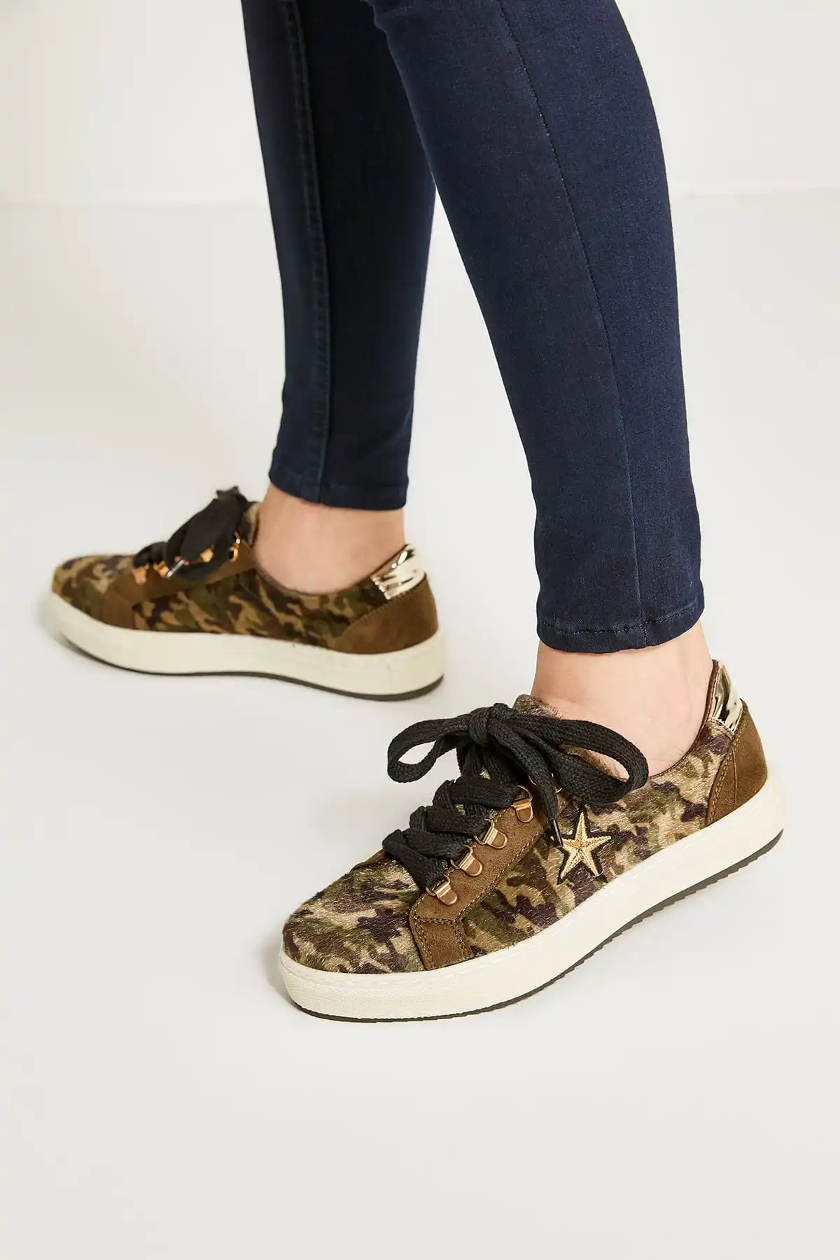 

Trendyol Multicolored Feather Female Sneaker Camouflage Thai TAKSS19DG0017