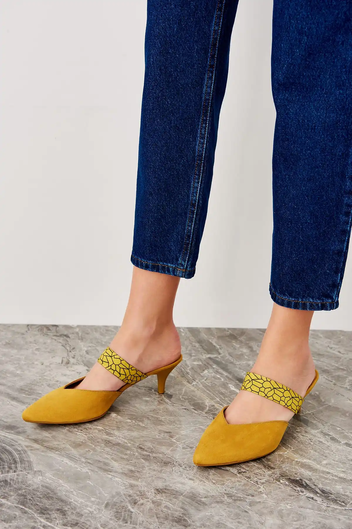 

Trendyol Mustard Suede Women's Slippers TAKSS19AZ0036