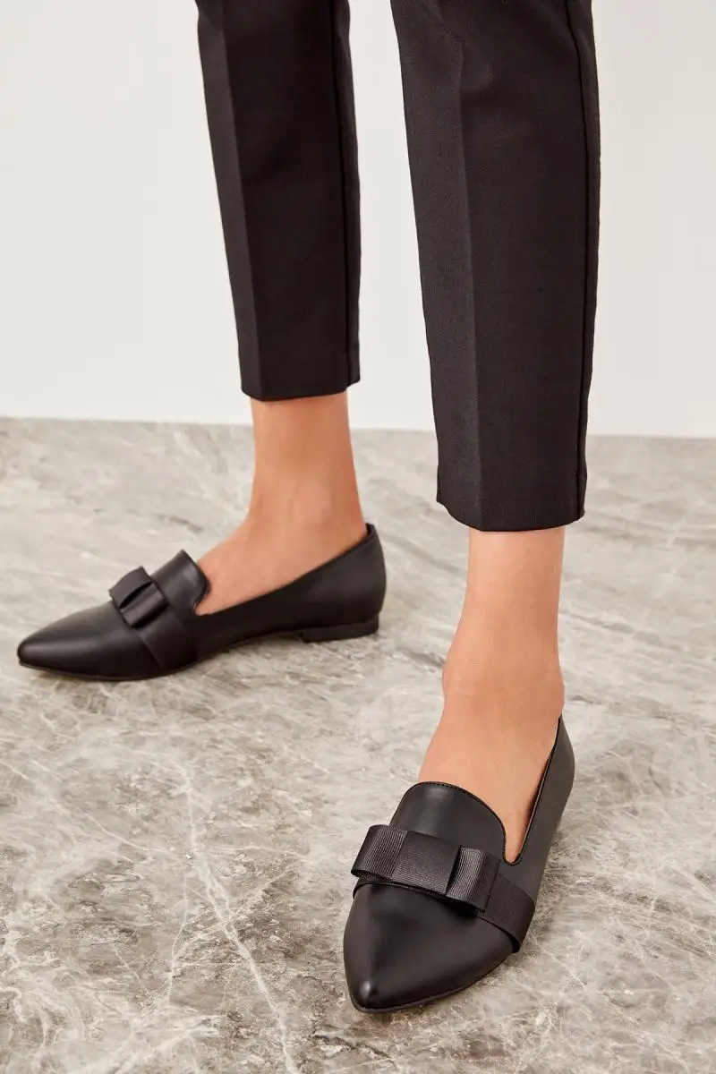 

Trendyol Black Women Loafer Shoes TAKSS19HK0002