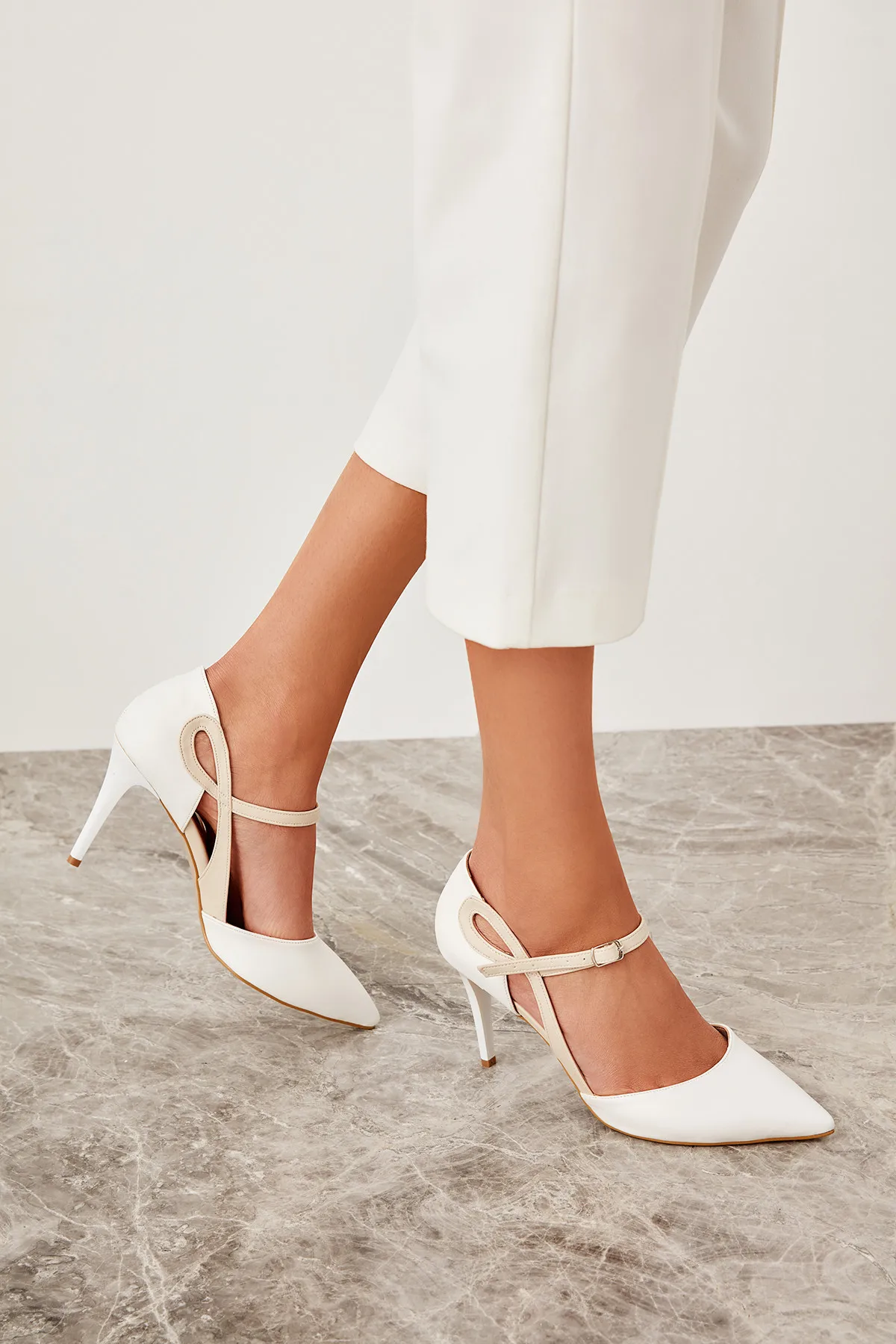 

Trendyol White Women's High-Heeled Shoes TAKSS19AZ0017