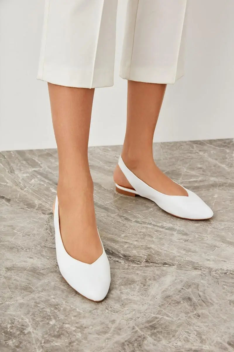 

Trendyol White Women Sandals TAKSS19ZS0016