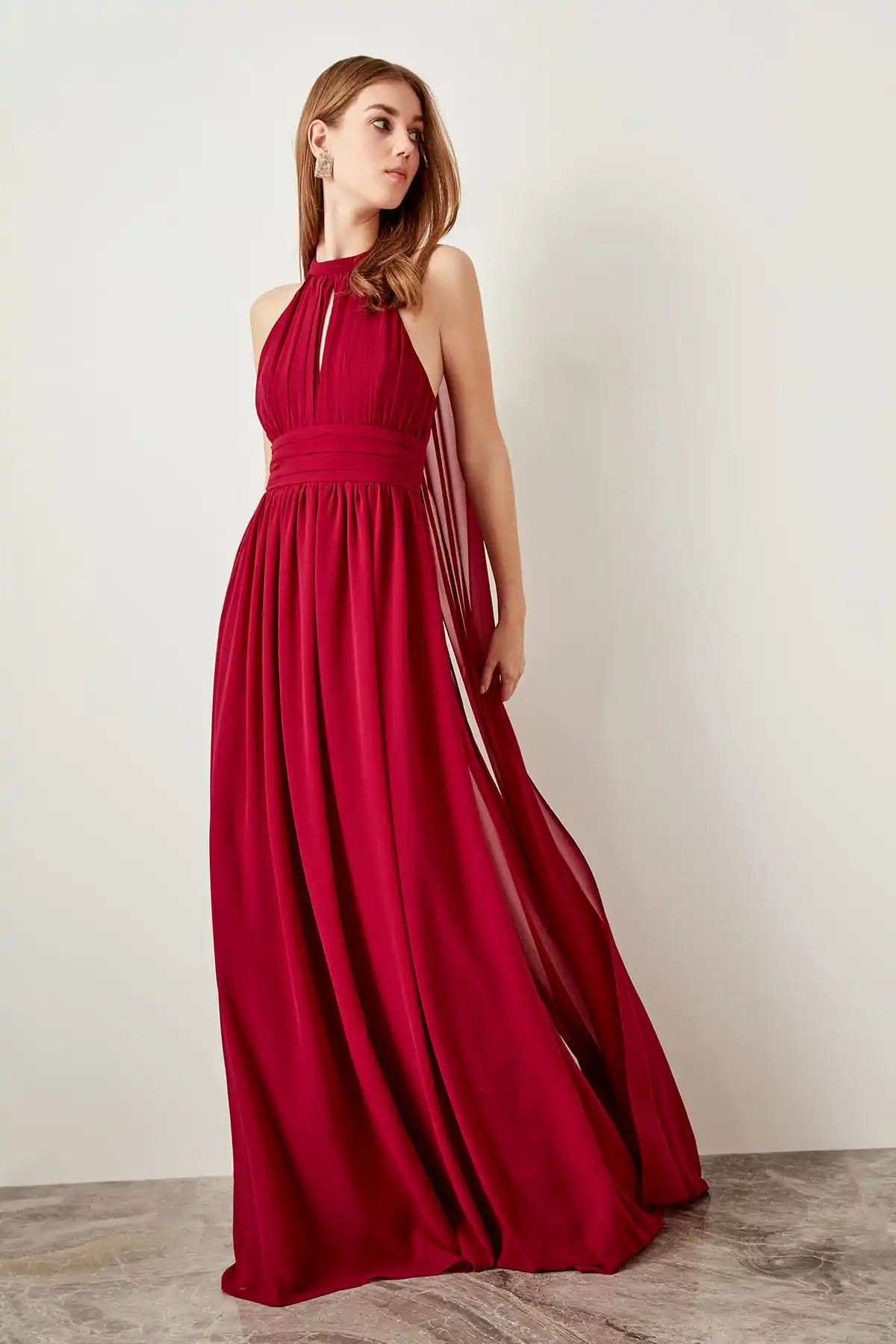

Trendyol Plum Evening Dress Detail Cloak TPRSS19UT0040